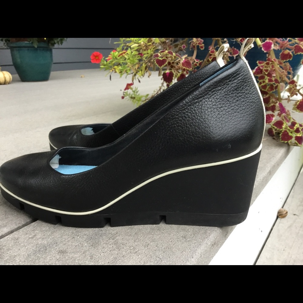 Betabrand BLK Wedges 6.5